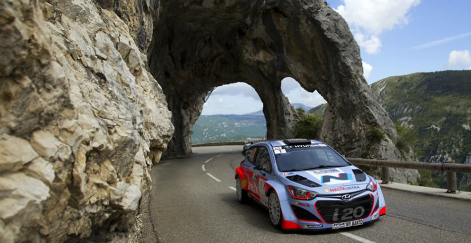 Hyundai gana su primer rallye