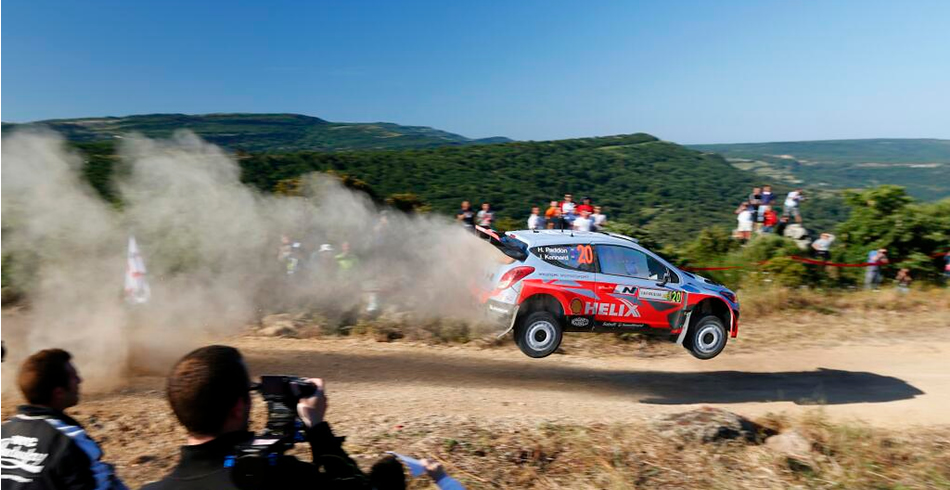 Hanninen y Neuville lideraron y se quedaron en el camino