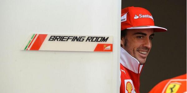 Alonso se muestra feliz en Canadá