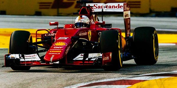 Ferrari brilla en la noche de Singapur