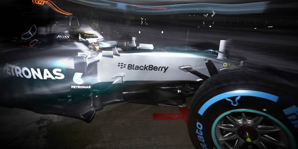 Hamilton gana en Rusia, con final inesperado
