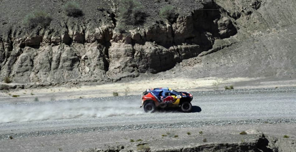 Stéphane Peterhansel se mantiene líder a falta de una jornada