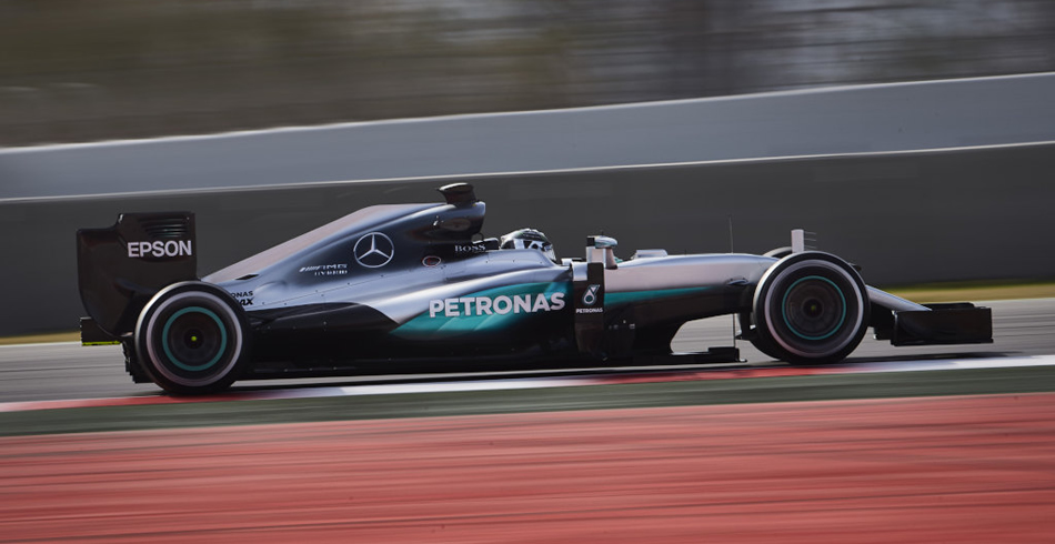 Mercedes sigue en su linea de dominio
