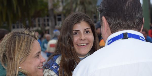 Emma Falcón, en el centro de la imagen