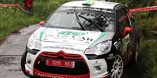 Emma Falcón y Rogelio Peñate a por el Rallye Santander Cantabria. Foto: Nacho Villarín