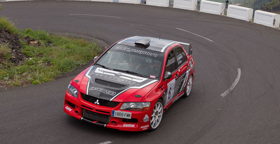 Adrián Garcia con el Mitsubishi Lancer Evo IX. Foto: Gustavo Alonso