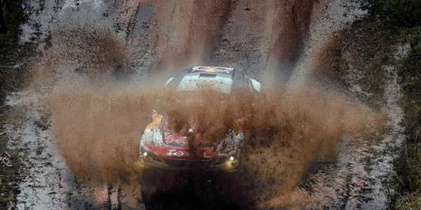 La primera de Peterhansel con Sainz a la saga