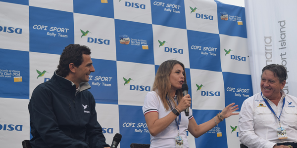 Pedro de la Rosa con la afición grancanaria