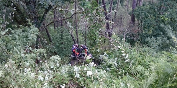 Pernía y Peñate saliendo de su Hyundai en Ourense