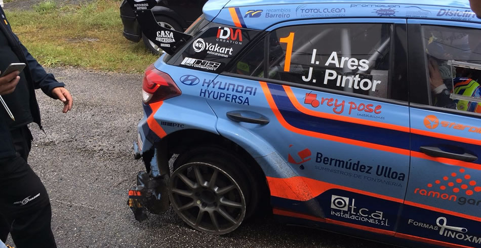 Llegada a meta de Ares en el TC 8 tras el pinchazo