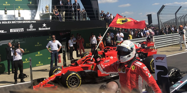 Vettel gana en Silverstone