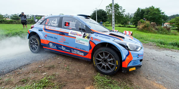 Iván Ares se dejó el rally en un pinchazo Iván Ares se dejó el rally en un pinchazo