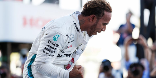 Hamilton gana en Japón y acaricia su 5º mundial