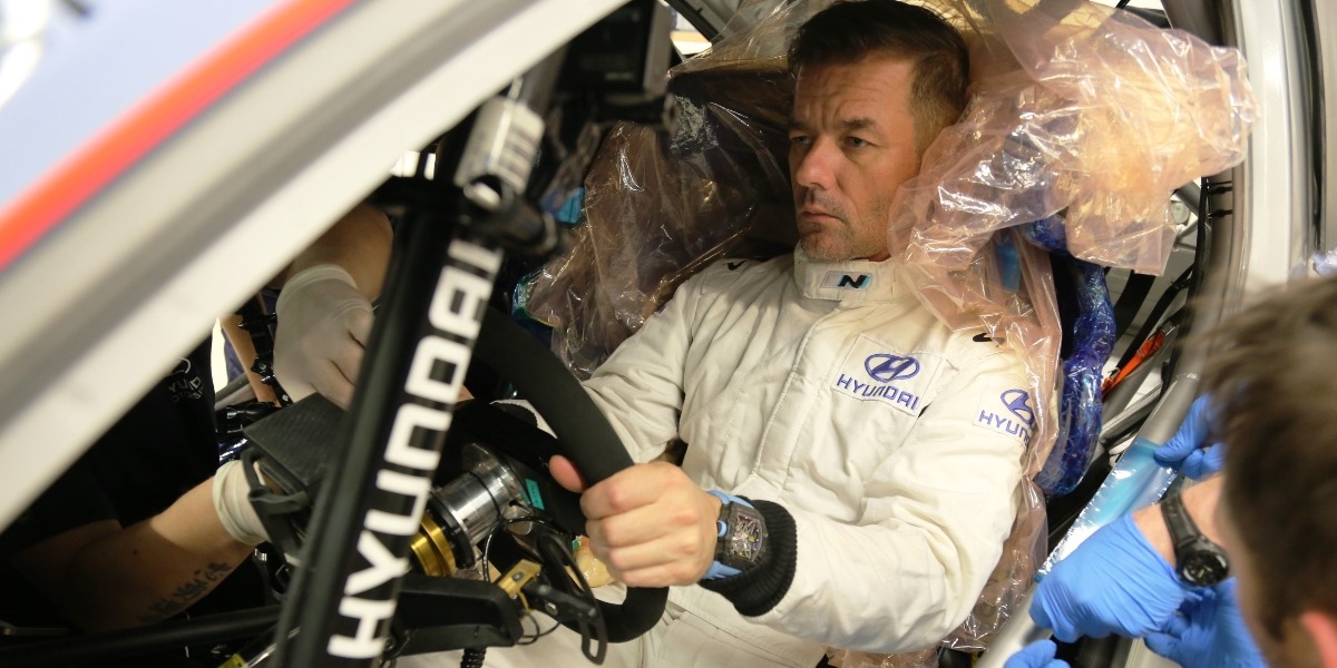 Sebastien Loeb en la fábrica del equipo