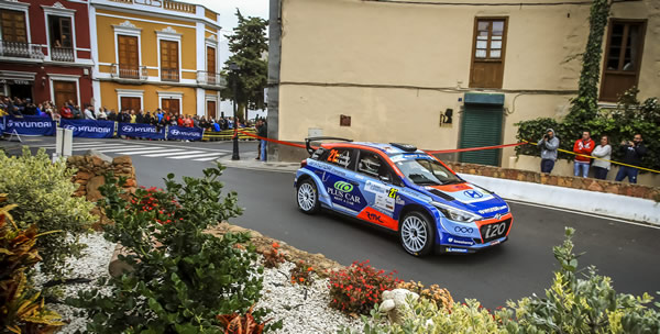 Yeray Lemes y Ariday Bonilla. Foto: FIA ERC