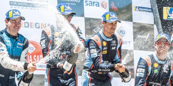 Dani Sordo y Carlos del Barrio en el podio
