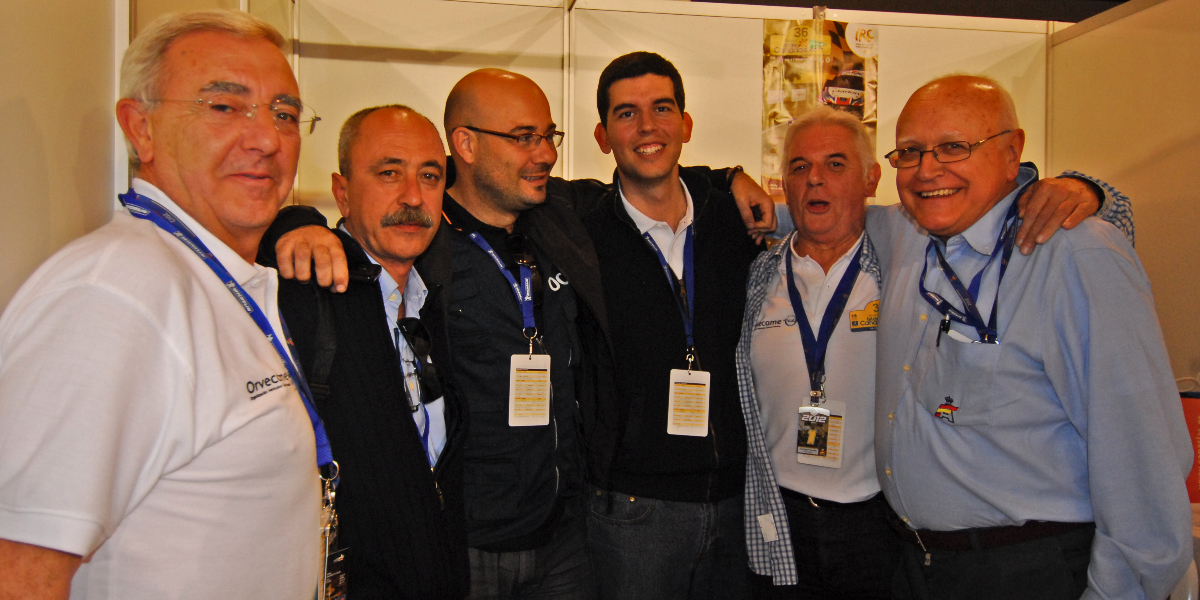 José Ramón González junto a parte de la organización del Rally Islas Canarias y miembros de la RFEdA