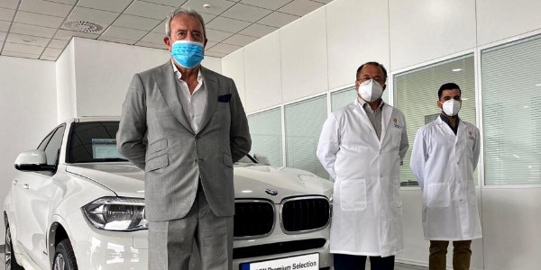 Antonio Armas (Canaauto), Pedro González Santiago (Eurofins LGS Megalab) y Nauzet Cerpa Brun, técnico de laboratorio.