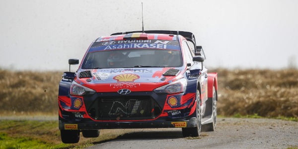 Thierry Neuville y Martijn Wydaeghe