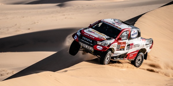 El Toyota Hilux Dakar llega al Museo y Circuito Fernando Alonso