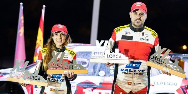 Sara Fernández y Efrén Llarena Sara Fernández y Efrén Llarena