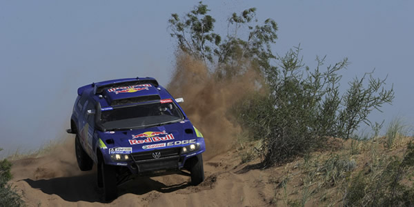Marc Coma gana en motos, Carlos Sainz 3º en coches