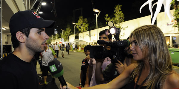 Nira Juanco entrevistando a Jaime Alguersuari