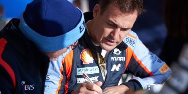 Dani Sordo tras el incendio del Hyundai: 'Ha pasado todo muy deprisa'