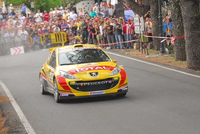 Thierry Neuville en el cruce del Parador de Tejeda