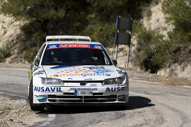 El gallego Víctor Senra, junto a su copiloto David Vázquez