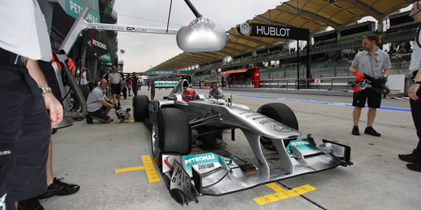 Pit Line de Mercedes en Malasia