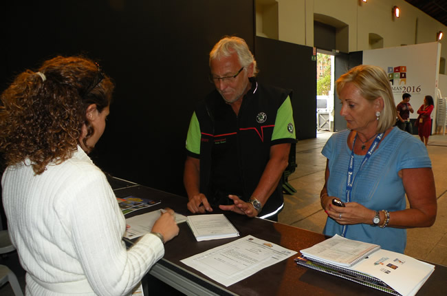 Entrega de documentación ayer en el Edificio Miller