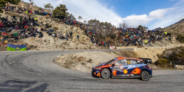 Thierry Neuville y Martijn Wydaeghe