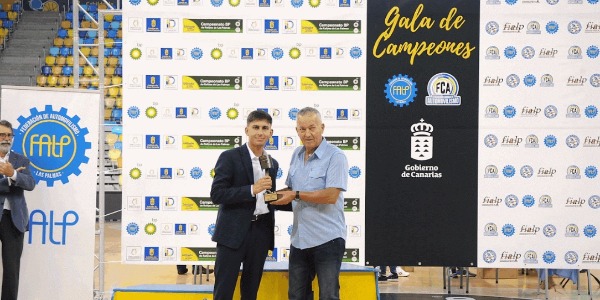 Momento de la entrega del premio