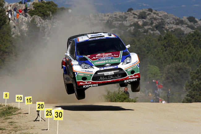 Hirvonen en una espectacular imagen en Cerdeña