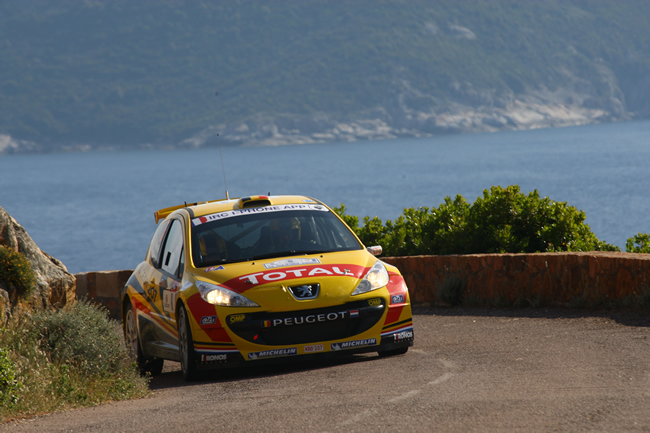 El belga Thierry Neuville con el Peugeot 207 S2000