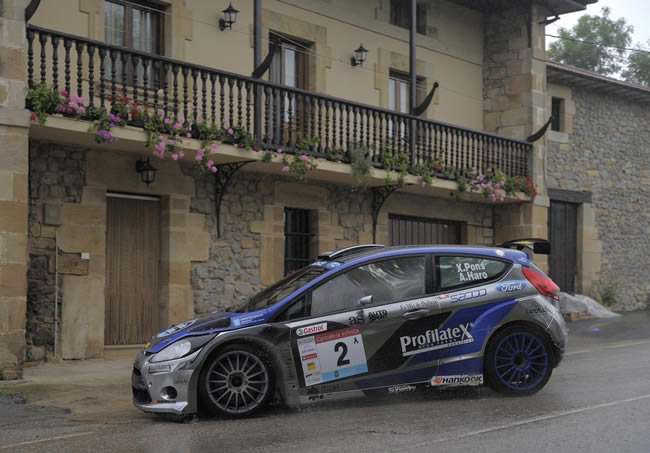 Xevi Pons con el Ford Fierta S2000