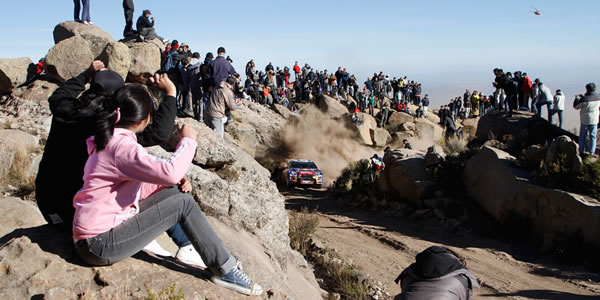 Sebastien Ogier, líder a falta de cuatro tramos