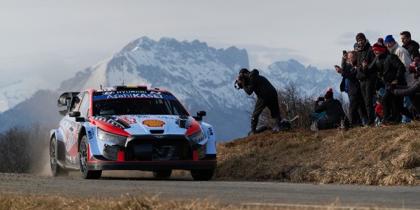 Thierry Neuville y Martijn Wydaeghe
