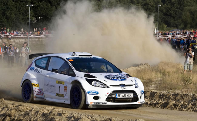 Xevi Pons con su Ford Fiesta S2000