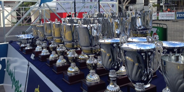 Los trofeos esperan propietarios